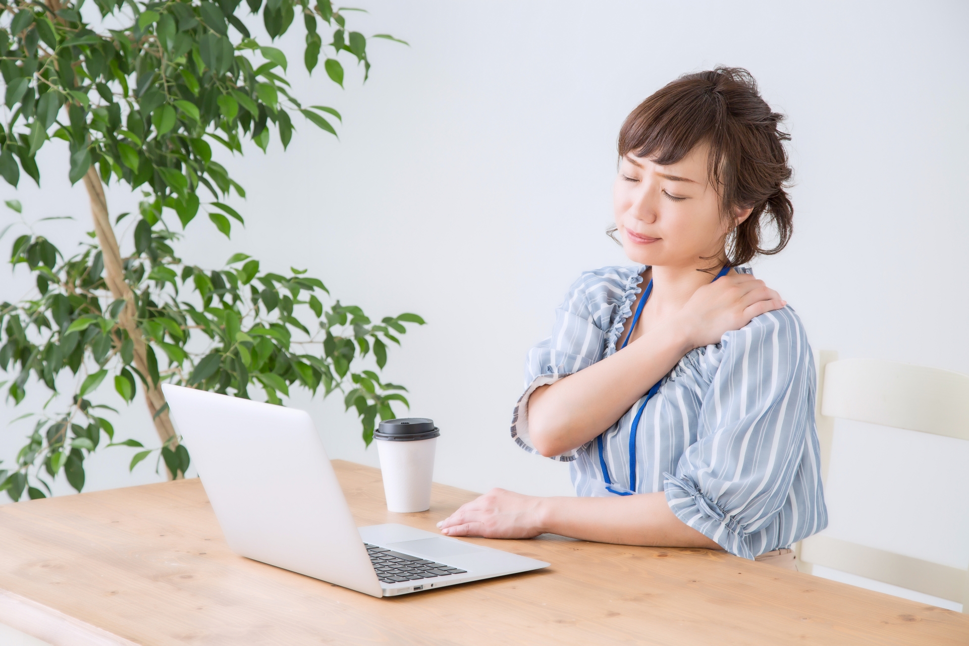 肩こり・首こりにお悩みの方は、藤本鍼灸治療院の訪問鍼灸マッサージ